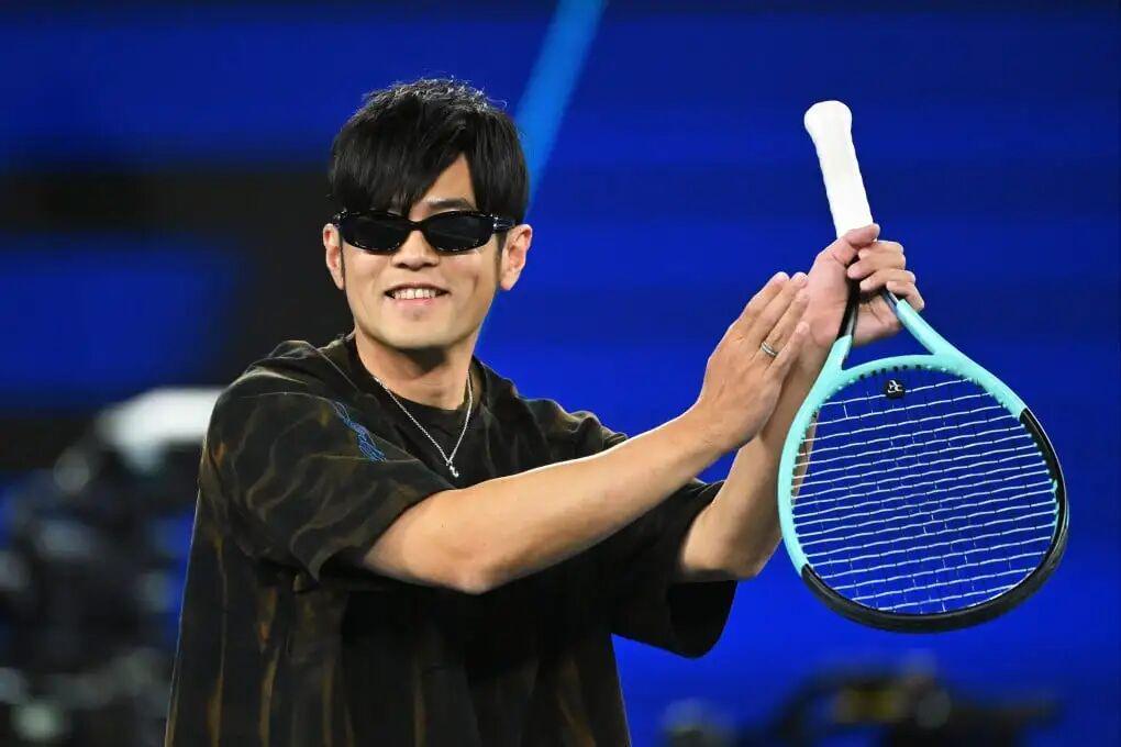 MK体育官方入口-【多图回顾】澳网有自己的“全明星” ：杰伦上演一动不动、辛纳阿卡观赛化身表情帝