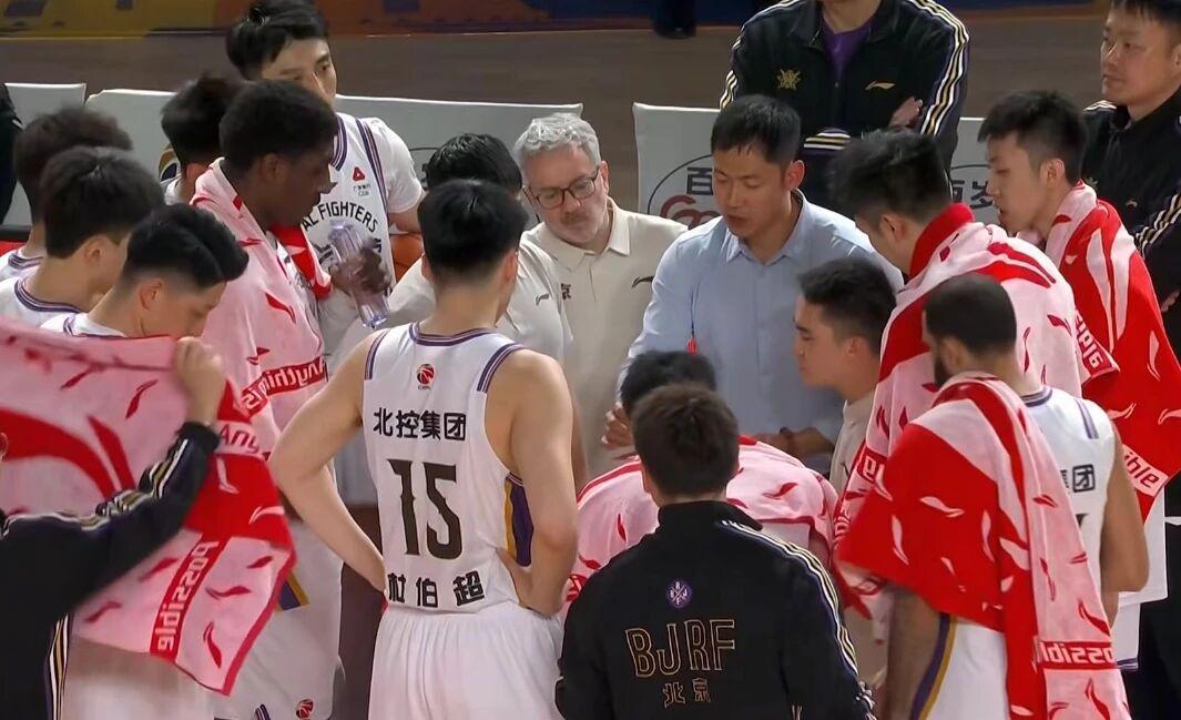 MK体育官方入口-辽宁男篮打爆广东，新疆男篮大胜北控，山西男篮爆冷不敌吉林！
