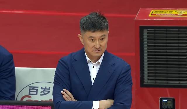 MK体育登录入口-广东队冲前4，崔永熙吐槽，萨林杰复出，黄明依或走人，杜锋真难